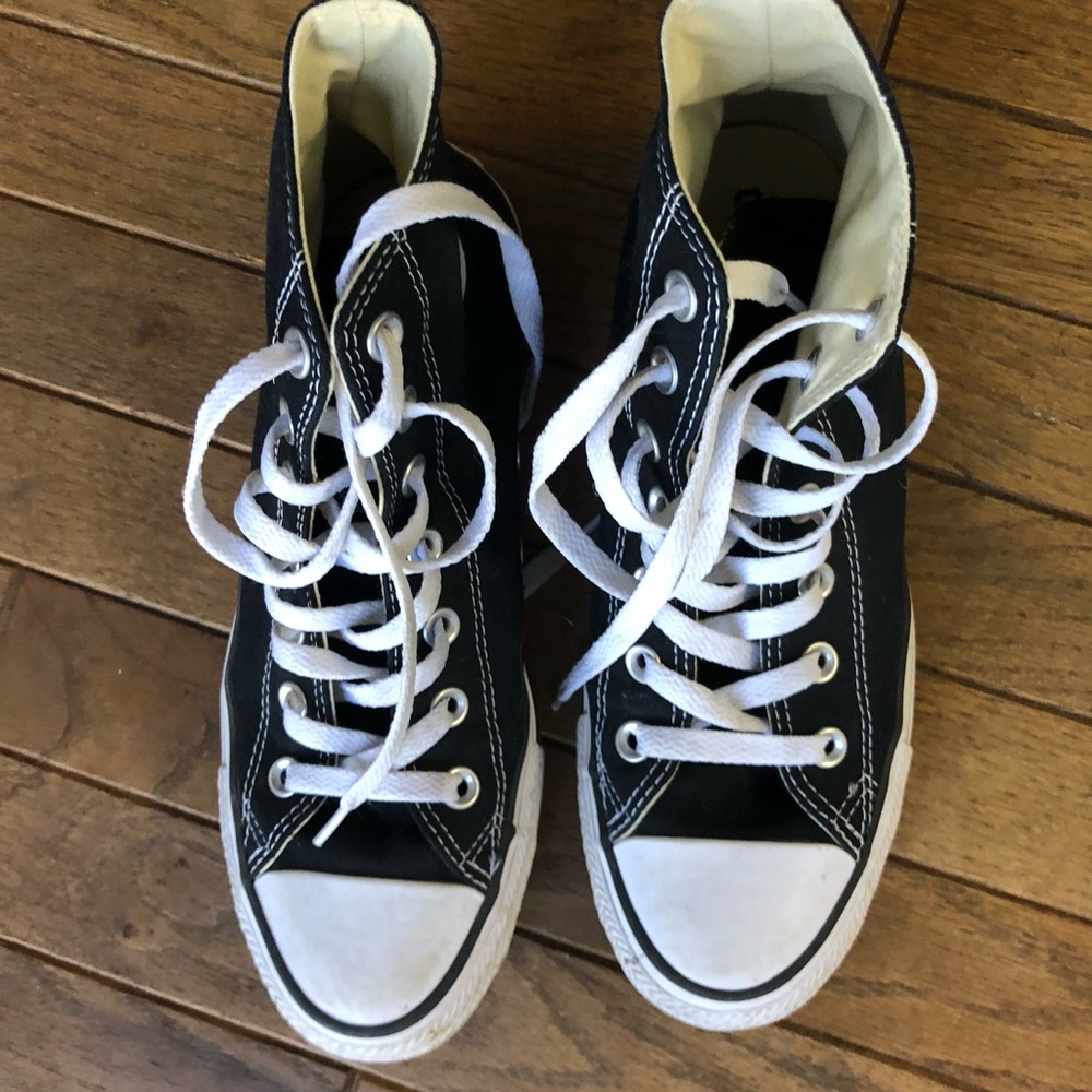 Converse High Top Black/White Size 8 EUC